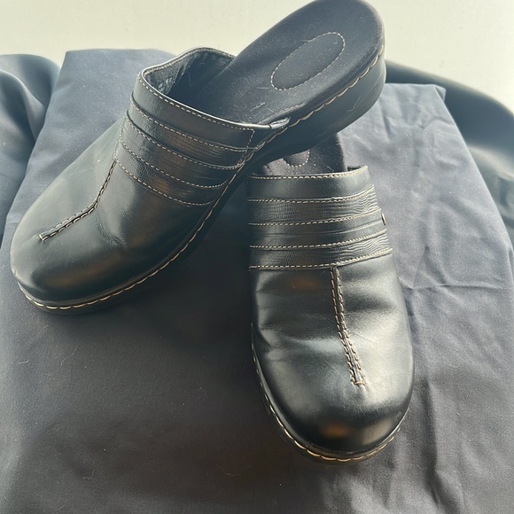 GUC Clark’s Black Clogs size 10w - Picture 2 of 3